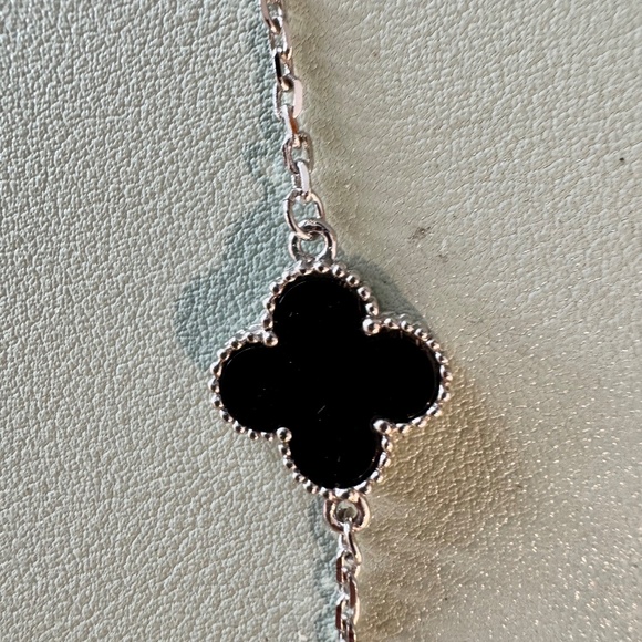 Van Clef & Arpel Design Neclace - Picture 6 of 9